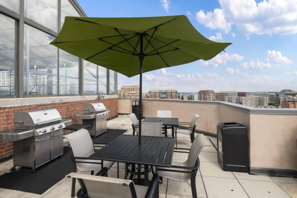 Incredible Apartment With Rooftop In Pentagon City Arlington Buitenkant foto